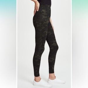 Spanx Seamless Camo Leggings Size Medium